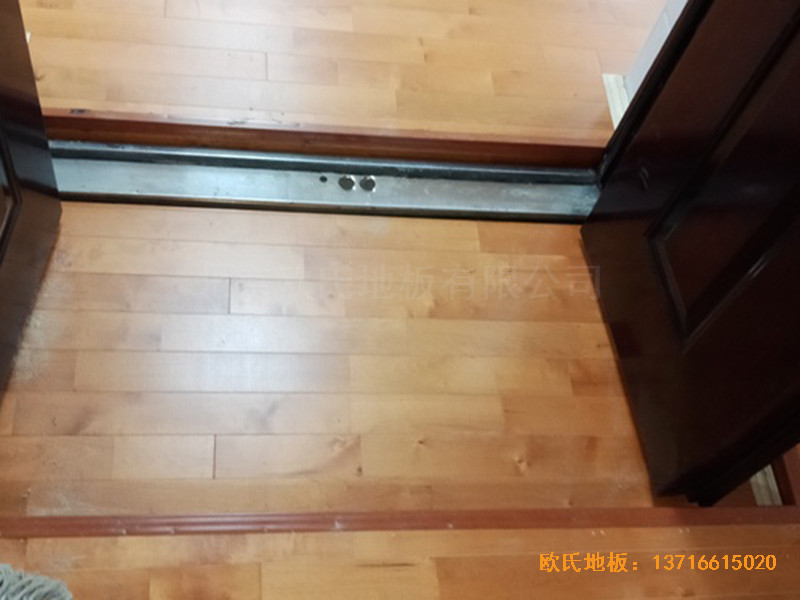 ���Ϻ���Fһ���\(y��n)��(d��ng)�^�w��ľ�ذ���b����3