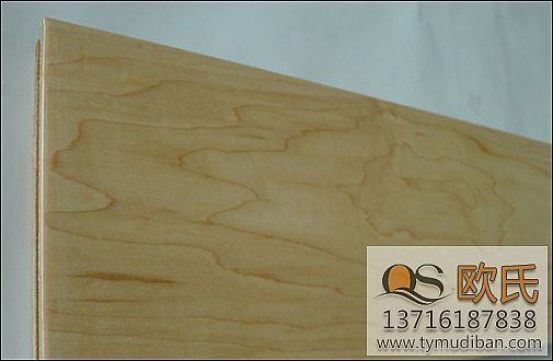 ��ľ�\�ӵذ�ă�(y��u)�c�Լ����b��ɫ��Ć��}